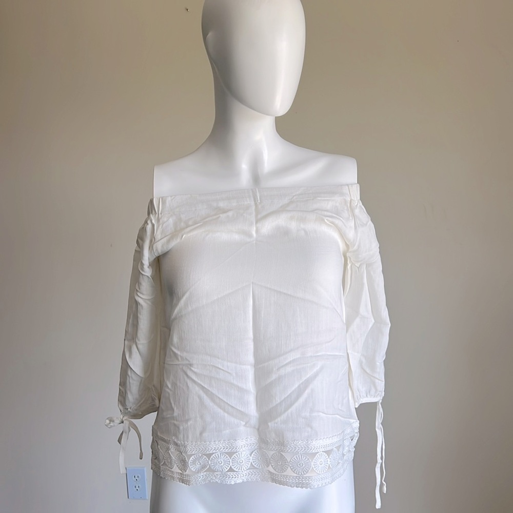 CLARTÉ Off Shoulder Cream  Top.